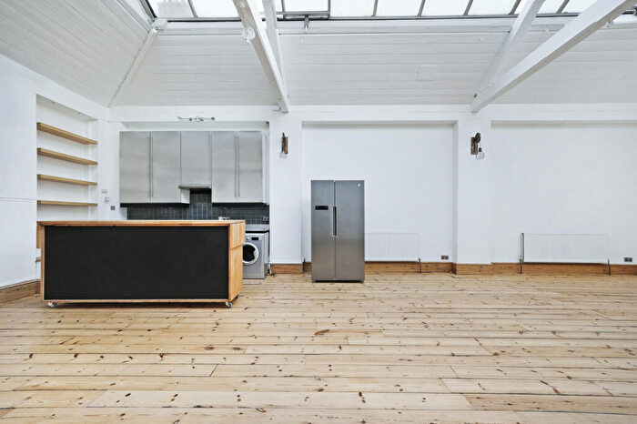 2 Bedroom Flat To Rent In Cross Street, Canonbury, N1
