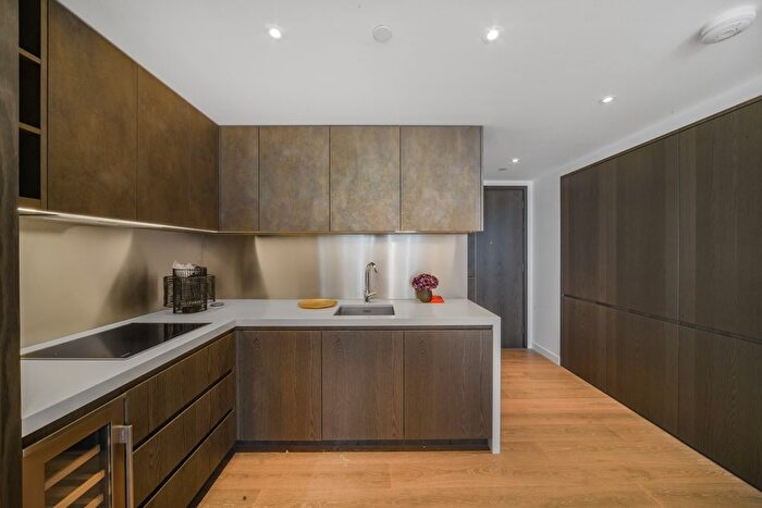2 Bedroom Flat To Rent In Carnation Way, London, SW8