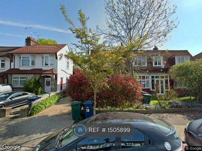 3 Bedroom Semi-Detached House To Rent In Petworth Road, London, N12