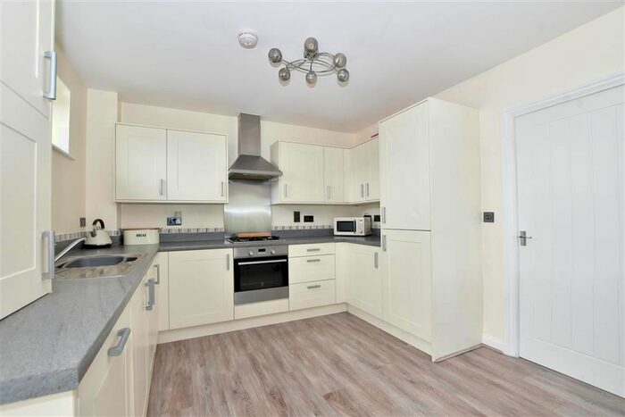 2 Bedroom Flat For Sale In Charlotte Way, Leybourne, West Malling, Kent, ME19