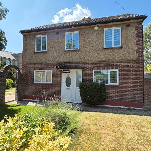 3 Bedroom Detached House To Rent In Eastfield Road, Waltham Cross, Hertfordshire, EN8