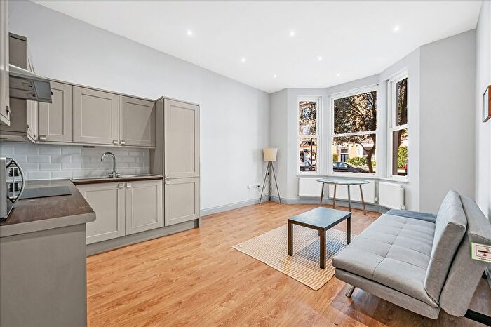 2 Bedroom Flat For Sale In Henley Court, St Stephens Avenue, Shepherd's Bush, W12