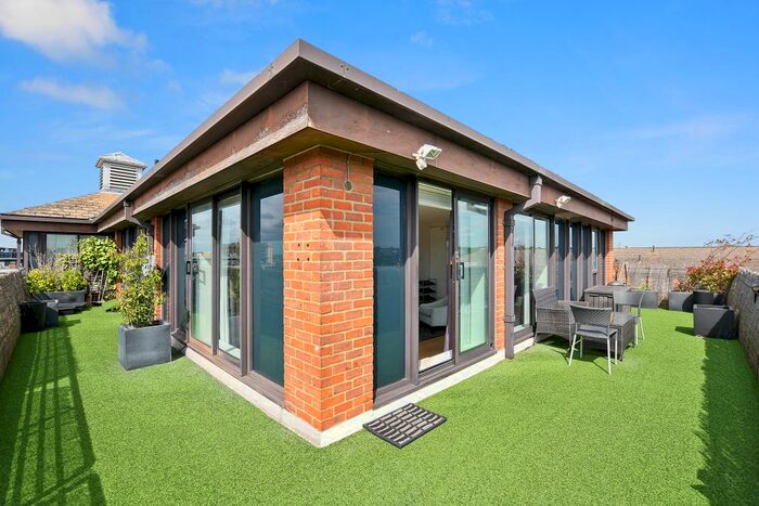 2 Bedroom Flat To Rent In Pembroke Road, Kensington, London, W8