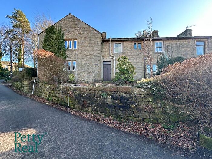 4 Bedroom Semi Detached House For Sale In Lane Top, Winewall, BB8