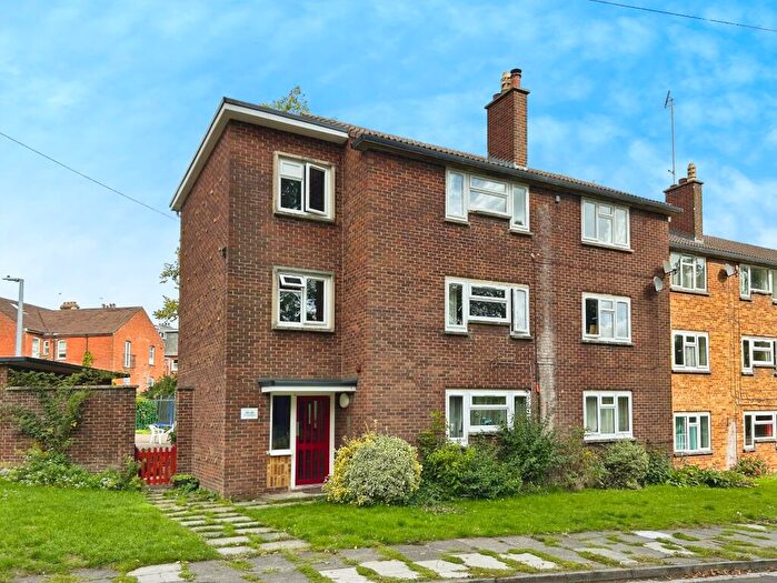 2 Bedroom Flat For Sale In The Brambles, Salisbury, SP1