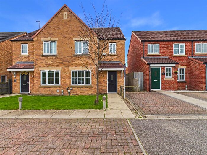 3 Bedroom Semi-Detached House To Rent In Devonshire Close, Elloughton, HU15