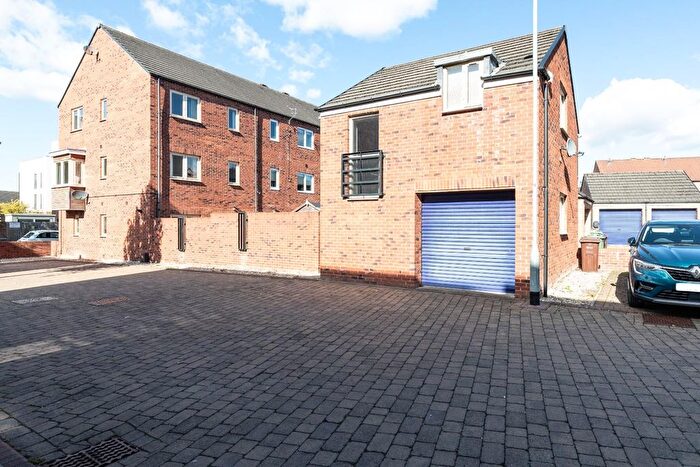4 Bedroom End Terrace House For Sale In Beeston Way, Allerton Bywater, Castleford, WF10