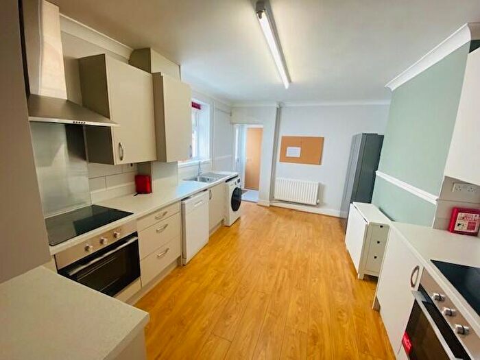 6 Bedroom Terraced House To Rent In North Luton, Cardiff, CF24