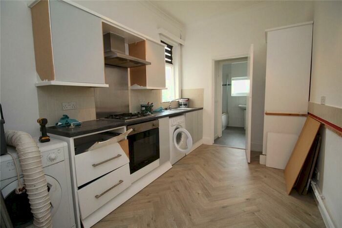 1 Bedroom Flat To Rent In Waverley Grove, Southsea, Hampshire, PO4