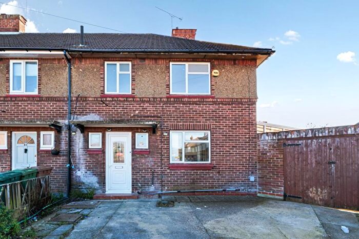 3 Bedroom Detached House For Sale In Hensworth Road, Ashford, TW15