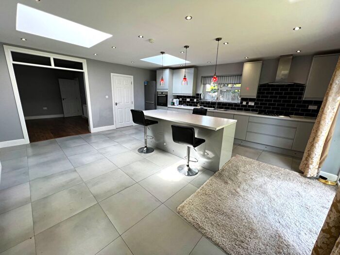 6 Bedroom Semi-Detached House To Rent In Gantshill Crescent, Ilford, IG2