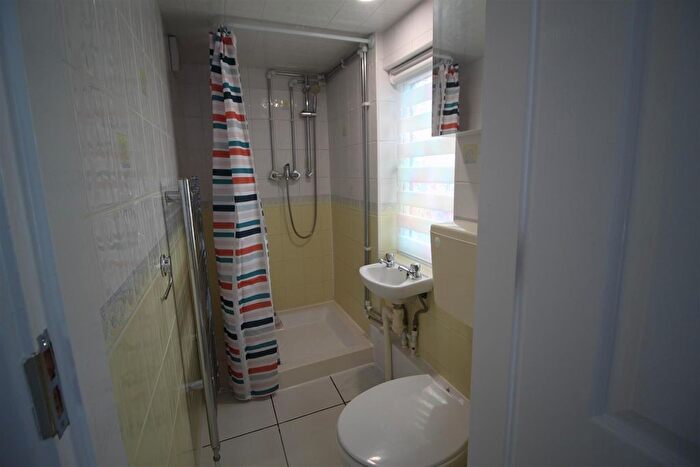 4 Bedroom Cottage To Rent In Mornington Road, Greenford, UB6