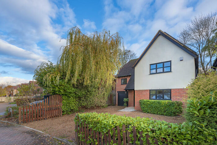 4 Bedroom Detached House To Rent In Purley, Surrey, CR8