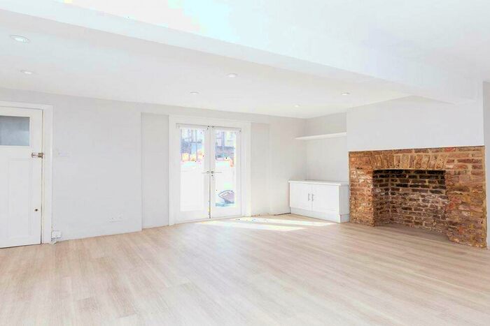1 Bedroom Flat To Rent In Alma Street, Kentish Town / Camden, NW5