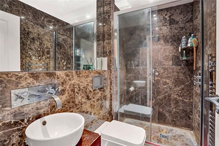 3 Bedroom Flat To Rent In Wimbledon Park Side, London, SW19