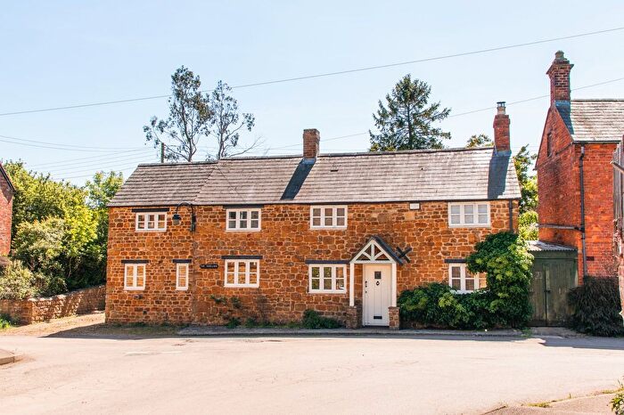 3 Bedroom Detached House For Sale In Chapel Lane, Little Bourton, OX17