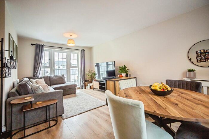 2 Bedroom Apartment For Sale In Higham Avenue, Snodland, ME6