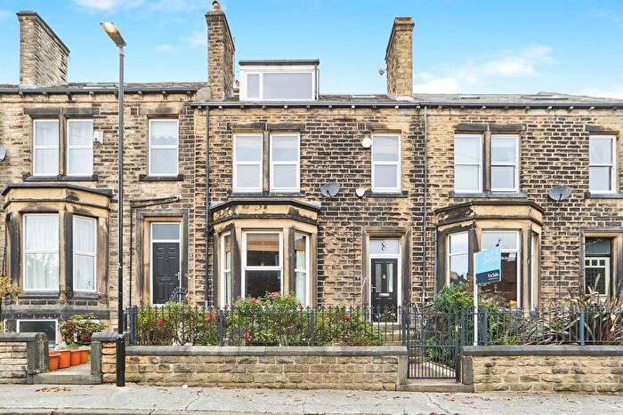 5 Bedroom Terraced House For Sale In Warrels Terrace, Bramley, Leeds, LS13