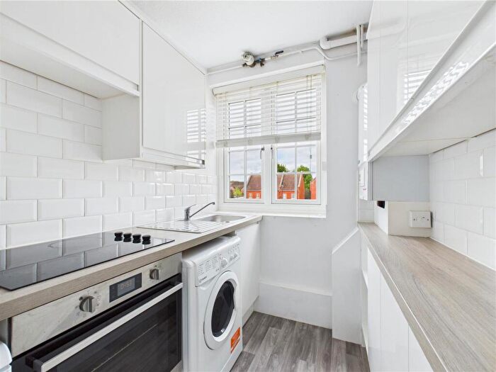 2 Bedroom Flat To Rent In Hermitage Road, Hitchin, SG5