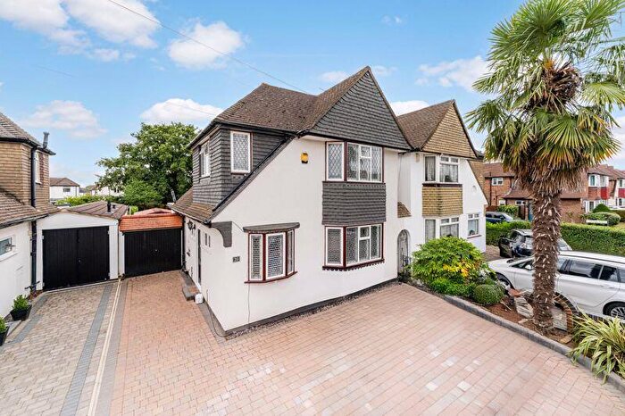 4 Bedroom Link Detached House For Sale In Motspur Park, New Malden, KT3