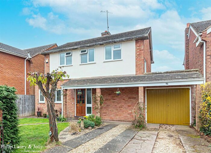 3 Bedroom Detached House For Sale In Northwick Close, Worcester, WR3