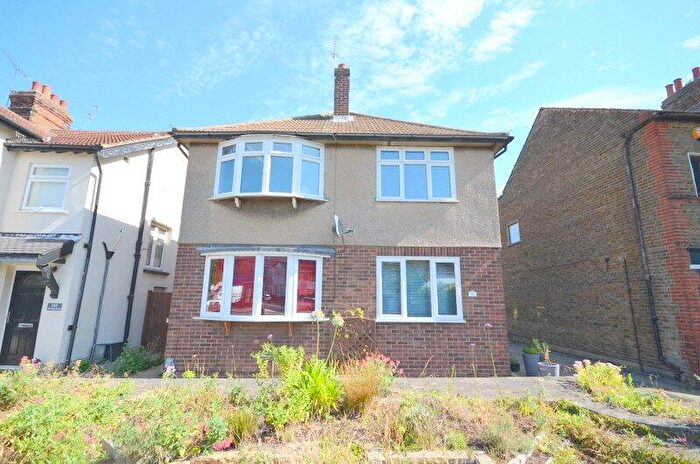 2 Bedroom Maisonette To Rent In Mawney Road, Romford, Essex, RM7