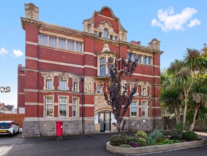 2 Bedroom Flat For Sale In Boulevard, Weston-Super-Mare - Penthouse Apartment, BS23