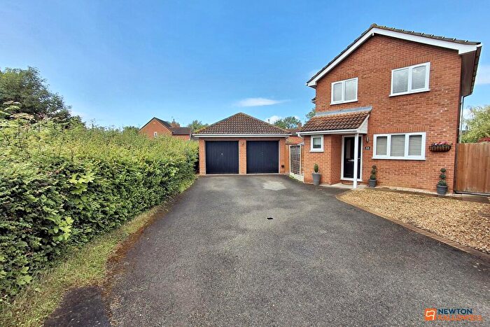 4 Bedroom Detached House For Sale In Temple Grange, Werrington, Peterborough, PE4