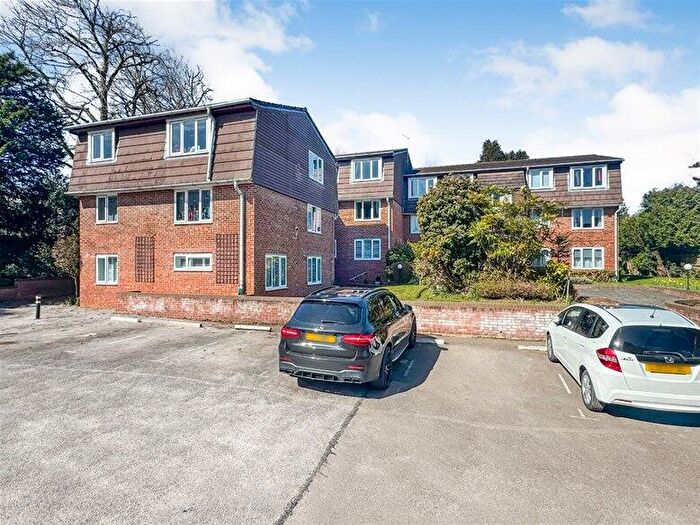 2 Bedroom Flat For Sale In Douglas Road, Harpenden, Harpenden, AL5