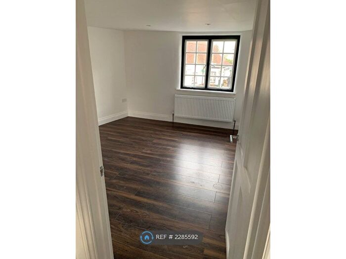 1 Bedroom Flat To Rent In High Street, Burnham, SL1