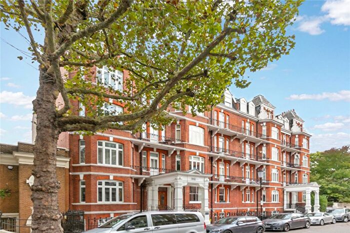 3 Bedroom Flat To Rent In Carlton Mansions, London, W14