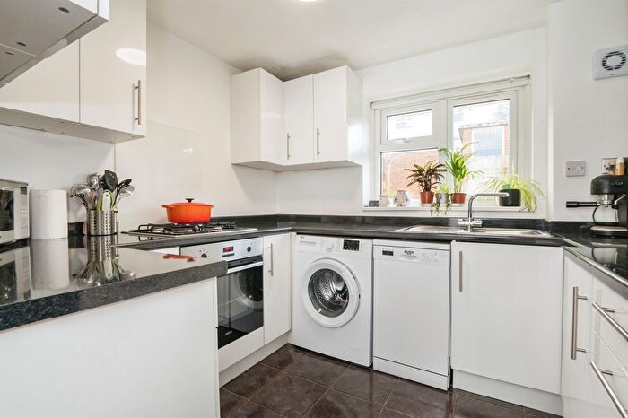 2 Bedroom Flat For Sale In Chawton Close, West End, Southampton, SO18