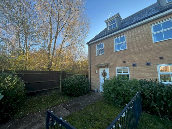 3 Bedroom House To Rent In Harn Road, Hampton Centre, Peterborough, PE7