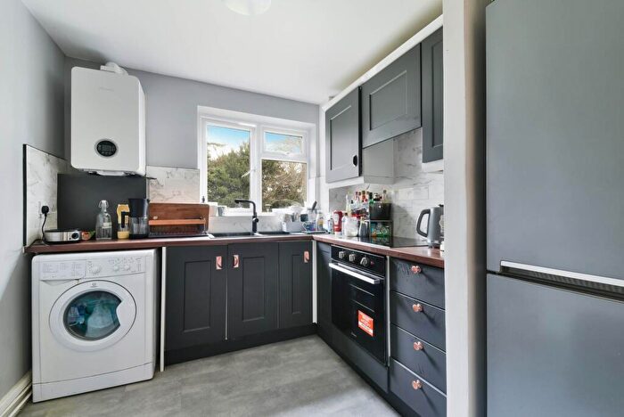 2 Bedroom Apartment To Rent In Denewood, Epsom, KT17