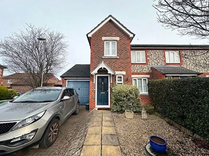 3 Bedroom Semi Detached House To Rent In Bowmont Water, Didcot, OX11