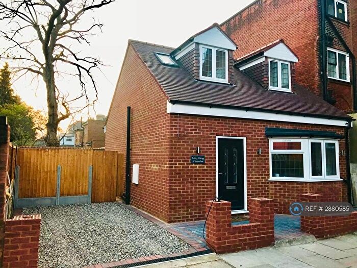 1 Bedroom Bungalow To Rent In Valentines Road, Ilford, IG1