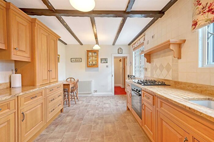 3 Bedroom Semi-Detached House For Sale In Wood View, Grays, RM17