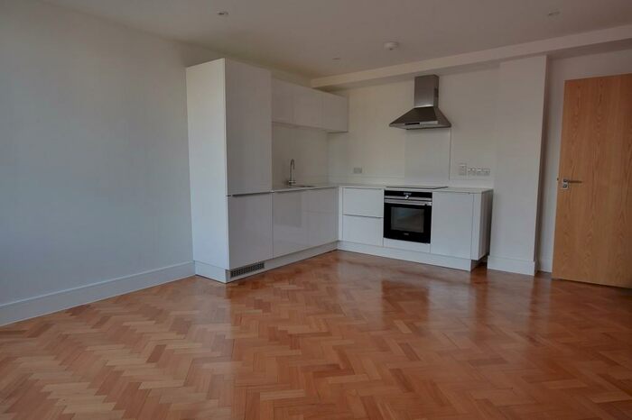 2 Bedroom Apartment To Rent In Parkway, Chelmsford, CM2