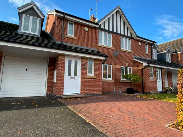 4 Bedroom Mews To Rent In Eason Grove, Wistaston, CW2