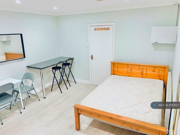 Studio To Rent In Russell Street, Reading, RG1