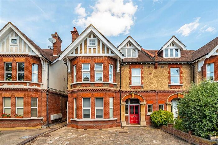 2 Bedroom Flat To Rent In Vicarage Road, Hampton Wick, KT1