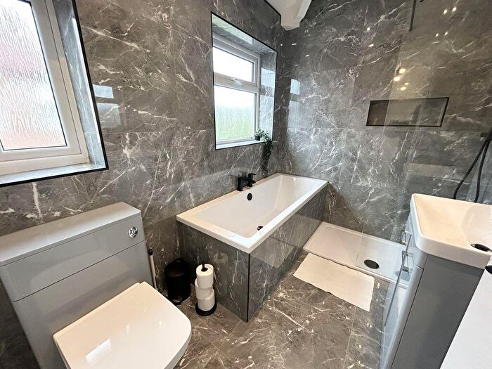 3 Bedroom Semi-Detached House To Rent In Langdale Road, Sale, M33