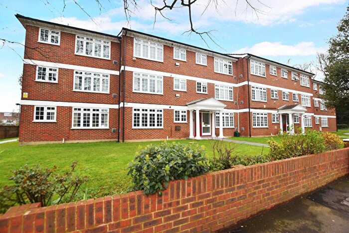 1 Bedroom Flat To Rent In Copper Beeches, Witham Road, Isleworth, TW7