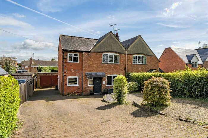 4 Bedroom Semi-Detached House For Sale In Lynworth Lane, Twyning, Tewkesbury, GL20