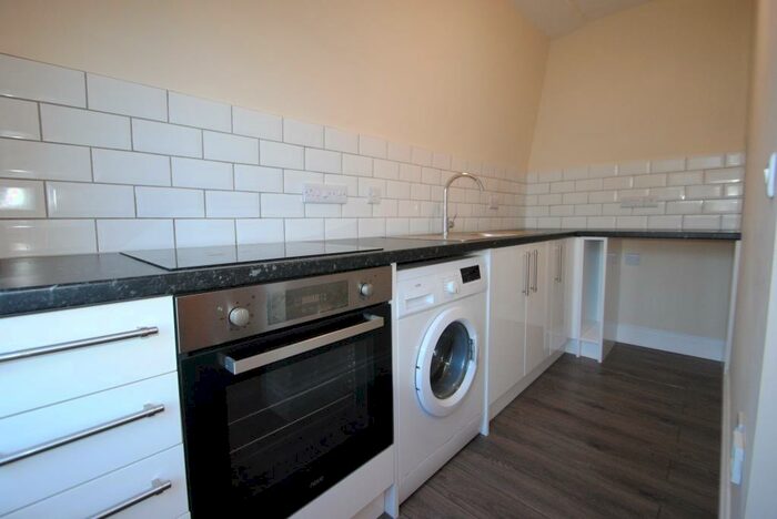 1 Bedroom Flat To Rent In Charminster Rd, Bournemouth, BH8