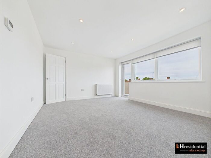 3 Bedroom Flat To Rent In Stratfield Road, Borehamwood, WD6