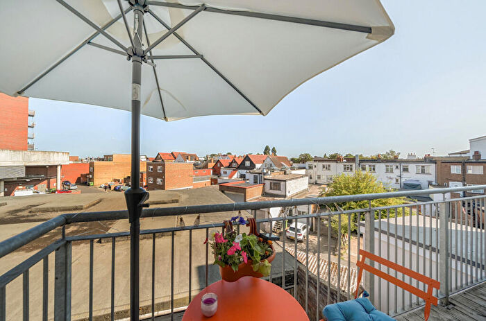 1 Bedroom Apartment For Sale In Brassey House, New Zealand Avenue, Walton-On-Thames, KT12