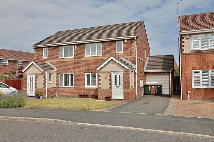 3 Bedroom Semi-Detached House To Rent In Holyfields, West Allotment, Newcastle Upon Tyne, NE27