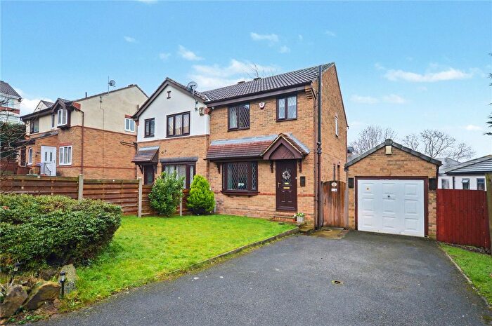 3 Bedroom Semi Detached House For Sale In Thirlmere Close, Leeds, West Yorkshire, LS11