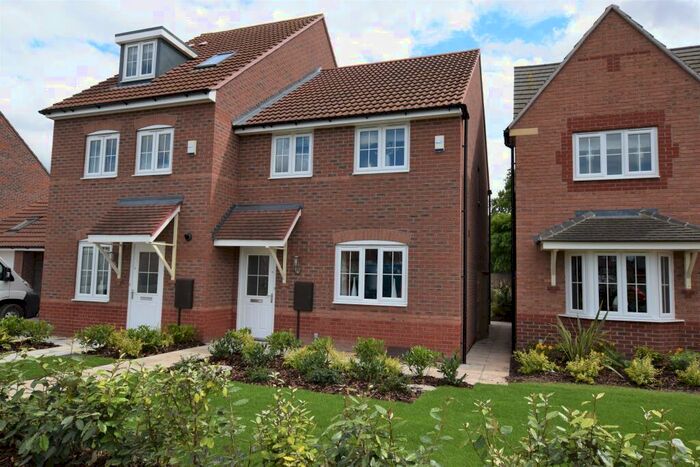 3 Bedroom Semi-Detached House To Rent In Tiber Road, North Hykeham, LN6